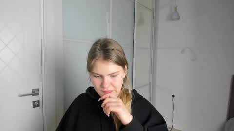 Snapshot of ninarihh chatting on 8, 3, 2025 ninarihh online show from 8, 3, 2025