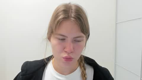Snapshot of ninarihh chatting on 7, 10, 2025 ninarihh online show from 7, 10, 2025