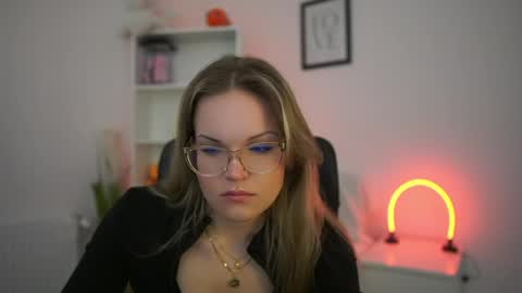 Snapshot of ninaviety chatting on 21, 5, 2026 NinaViety online show from 21, 5, 2026
