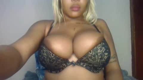 Snapshot of niney333 chatting on 20, 4, 2026 sexy niney online show from 20, 4, 2026
