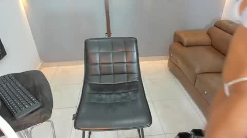 nini_beyker online show from 1, 11, 2025