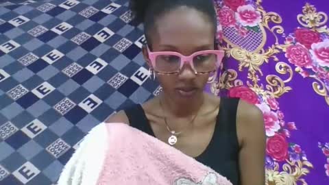 ninie246746 online show from 15, 4, 2026