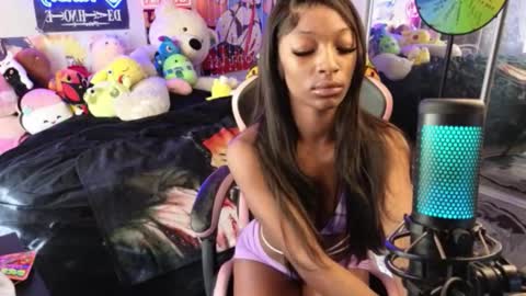 NIVIA WOLFE online show from 22, 12, 2025