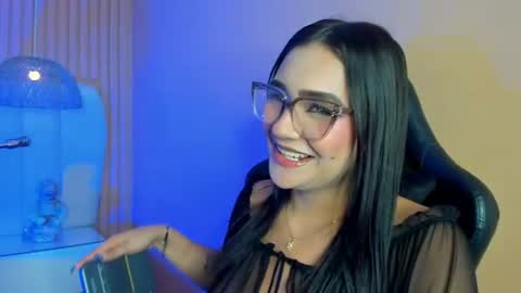 Snapshot of noa_moon chatting on 9, 7, 2026 Noa online show from 9, 7, 2026