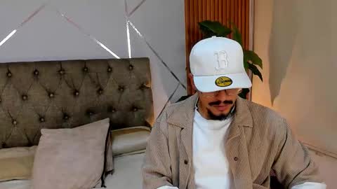 Snapshot of noa_n_luxy chatting on 12, 11, 2025 noa_n_luxy online show from 12, 11, 2025