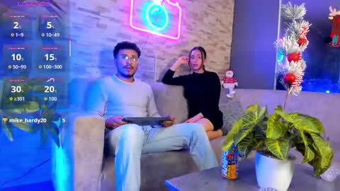 Snapshot of noa_n_luxy chatting on 5, 12, 2025 noa_n_luxy online show from 5, 12, 2025