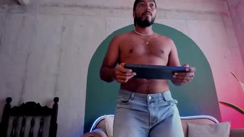 Snapshot of noah_jones__ chatting on 2, 2, 2025 Noah online show from 2, 2, 2025