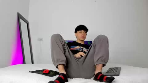 Snapshot of noah_loveboy chatting on 10, 9, 2025 Noah online show from 10, 9, 2025