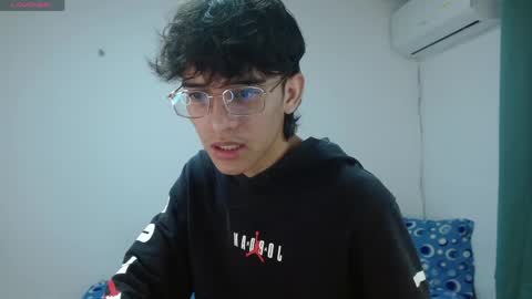 Snapshot of noah_millerx_ chatting on 2, 5, 2026 noah online show from 2, 5, 2026