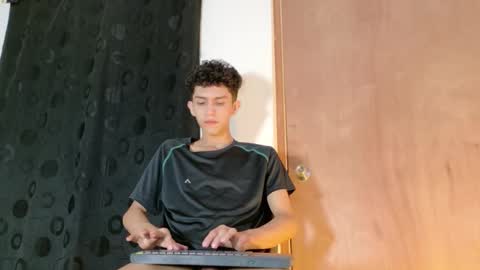 noah tyler  online show from 15, 9, 2025