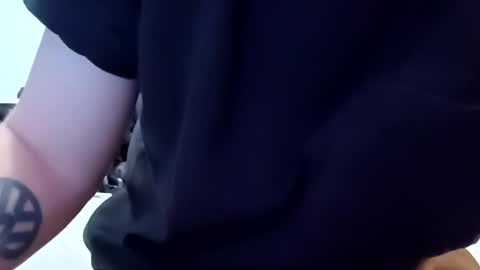 Noah Wesley online show from 5, 3, 2025