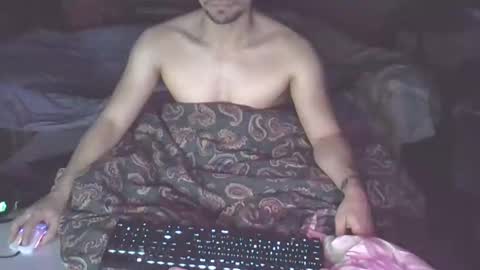 Snapshot of noahcaliente chatting on 5, 1, 2025 Noahcaliente online show from 5, 1, 2025