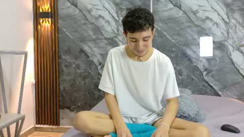 Snapshot of noahwalker__ chatting on 12, 6, 2026 online show from 12, 6, 2026
