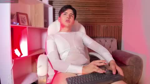 Snapshot of noahwolff_ chatting on 1, 2, 2026 Noah online show from 1, 2, 2026