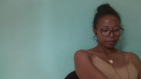 Snapshot of noellah chatting on 3, 3, 2025 noellah online show from 3, 3, 2025