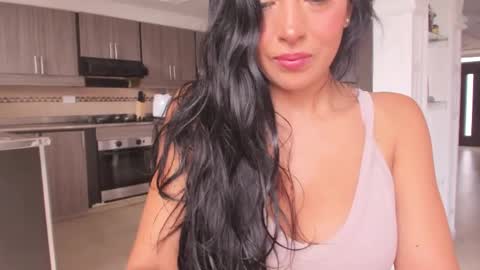  In instagram dayhannanoemi online show from 2, 5, 2026