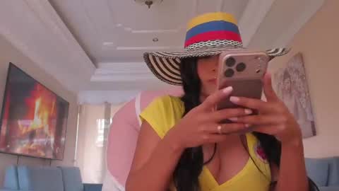  In instagram dayhannanoemi online show from 17, 6, 2026