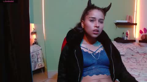 Noha Thomson online show from 5, 3, 2025