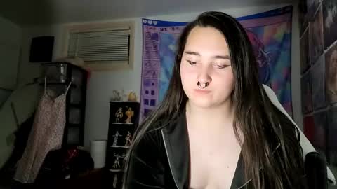 nonbinarybeauty20 online show from 4, 1, 2025