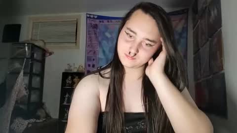 nonbinarybeauty20 online show from 22, 2, 2025