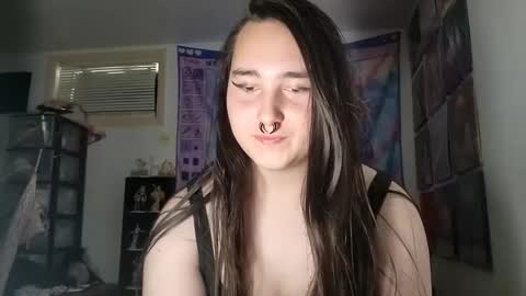 nonbinarybeauty20 online show from 23, 2, 2025