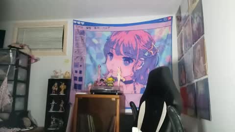 nonbinarybeauty20 online show from 25, 2, 2025