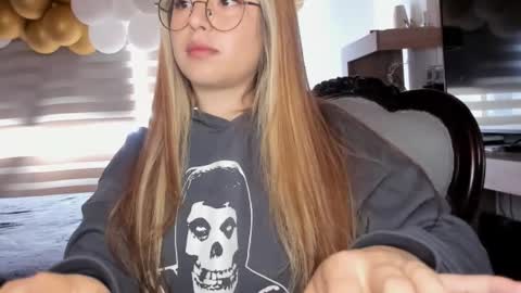 Snapshot of noorthernlightss chatting on 5, 11, 2025 Ara online show from 5, 11, 2025