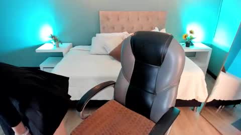 Nora online show from 11, 11, 2025