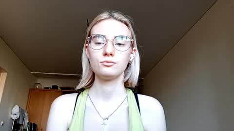 Snapshot of norinebaeza chatting on 4, 10, 2025 Lola online show from 4, 10, 2025