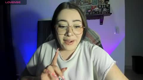 Snapshot of nova_gara chatting on 11, 6, 2026 s online show from 11, 6, 2026