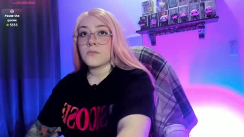 Snapshot of nova_gara chatting on 7, 7, 2026 s online show from 7, 7, 2026
