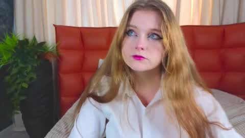 Snapshot of novaseraphic chatting on 16, 12, 2025 Azalea online show from 16, 12, 2025