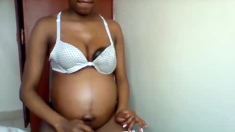 Snapshot of nubian_queen1033 chatting on 21, 9, 2025 happie online show from 21, 9, 2025