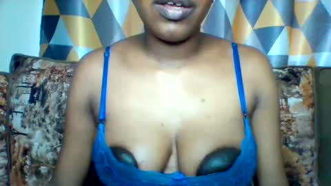 Snapshot of nubian_queen1033 chatting on 30, 9, 2025 happie online show from 30, 9, 2025