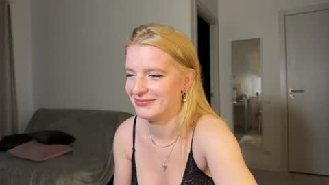 Snapshot of nura_foxx chatting on 28, 6, 2026 nura_foxx online show from 28, 6, 2026