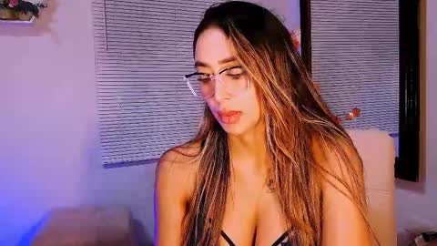 Snapshot of nycole_1988 chatting on 9, 11, 2025 Nycole online show from 9, 11, 2025