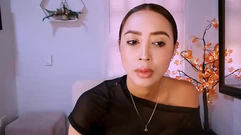 Snapshot of nycole_1988 chatting on 26, 11, 2025 Nycole online show from 26, 11, 2025