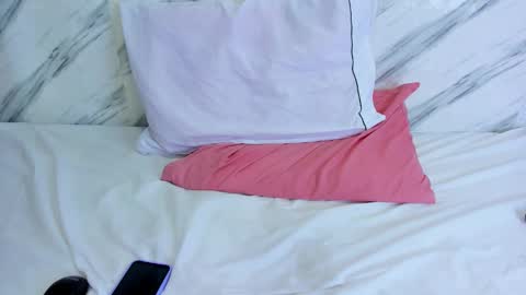 xionela gates online show from 24, 1, 2025