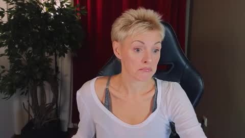 nymphvariety online show from 13, 11, 2025