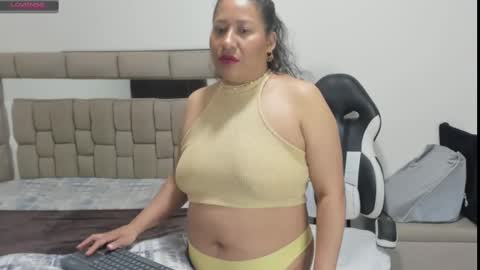 Snapshot of nyomi_browm chatting on 5, 3, 2025 nyomi browm online show from 5, 3, 2025