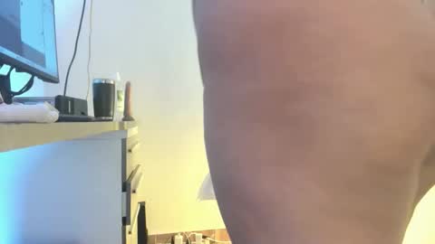 nyomi browm online show from 23, 4, 2026