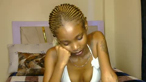 Snapshot of nyra_vesper chatting on 18, 6, 2026 Lexi i online show from 18, 6, 2026