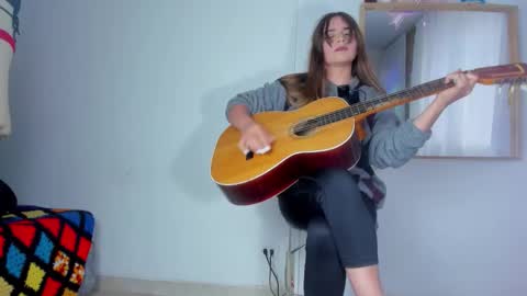 Snapshot of nyusha619933 chatting on 7, 11, 2025 Laura nyu online show from 7, 11, 2025