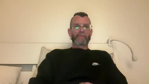 Snapshot of o_johnny_deep_o chatting on 25, 11, 2025 Jonathan Deep online show from 25, 11, 2025