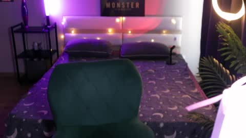 Snapshot of obedientt_ chatting on 27, 4, 2026 Moonlight online show from 27, 4, 2026