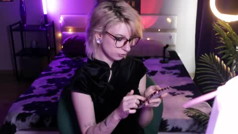 Snapshot of obedientt_ chatting on 29, 4, 2026 Moonlight online show from 29, 4, 2026