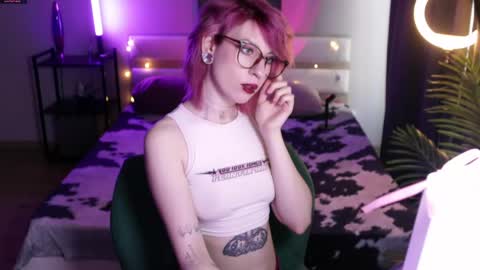 Snapshot of obedientt_ chatting on 2, 5, 2026 Moonlight online show from 2, 5, 2026