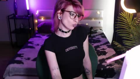 Snapshot of obedientt_ chatting on 3, 5, 2026 Moonlight online show from 3, 5, 2026
