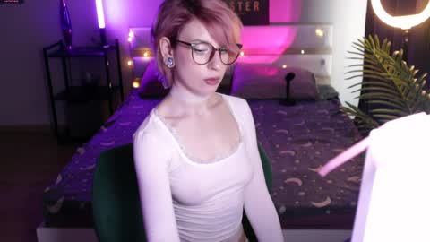 Snapshot of obedientt_ chatting on 20, 5, 2026 Moonlight online show from 20, 5, 2026
