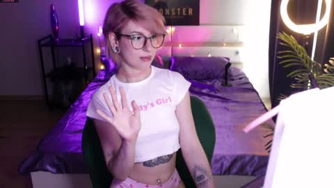 Snapshot of obedientt_ chatting on 26, 5, 2026 Moonlight online show from 26, 5, 2026